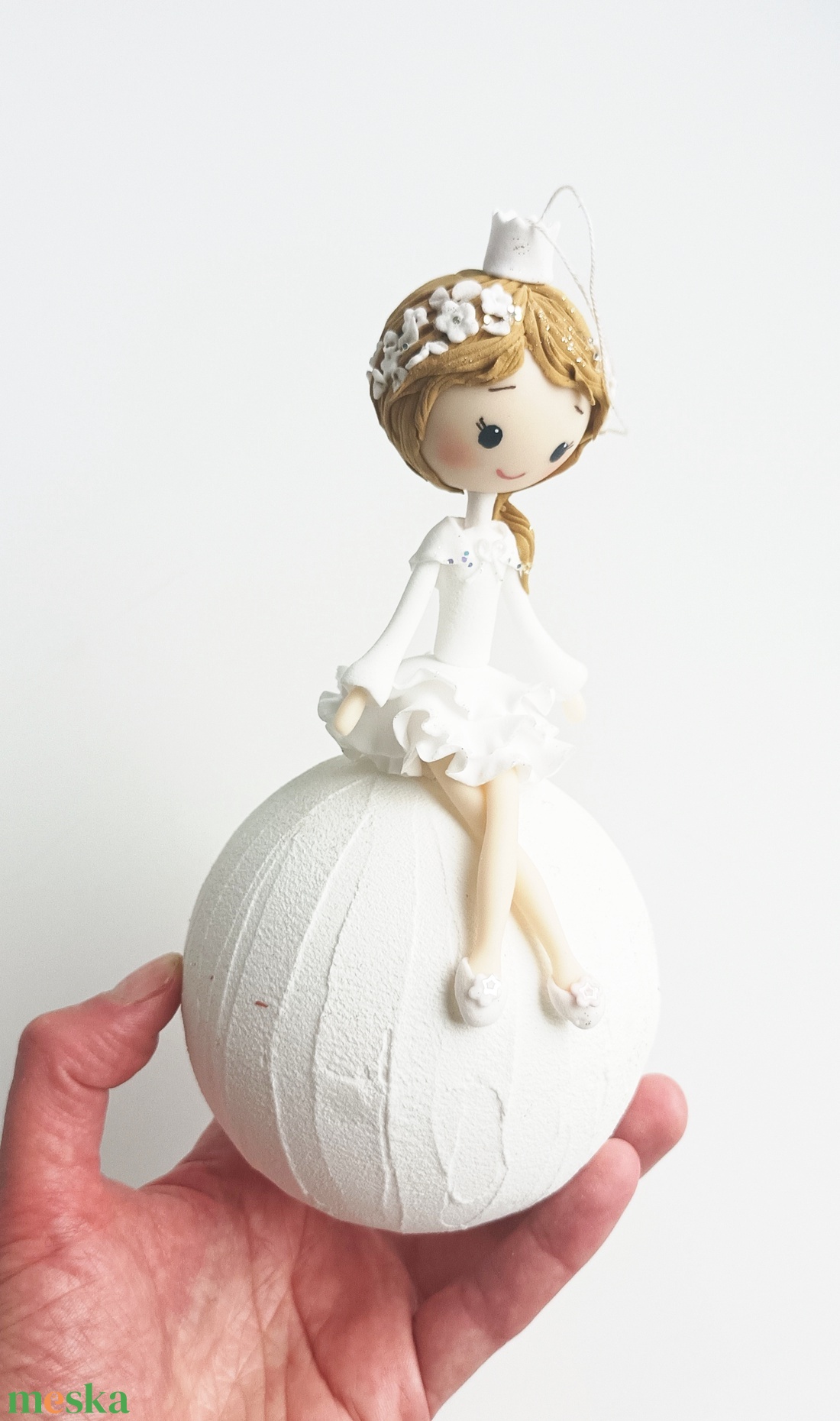 Hercegnő hógolyón - karácsony - karácsonyi lakásdekoráció - karácsonyfadíszek - Meska.hu