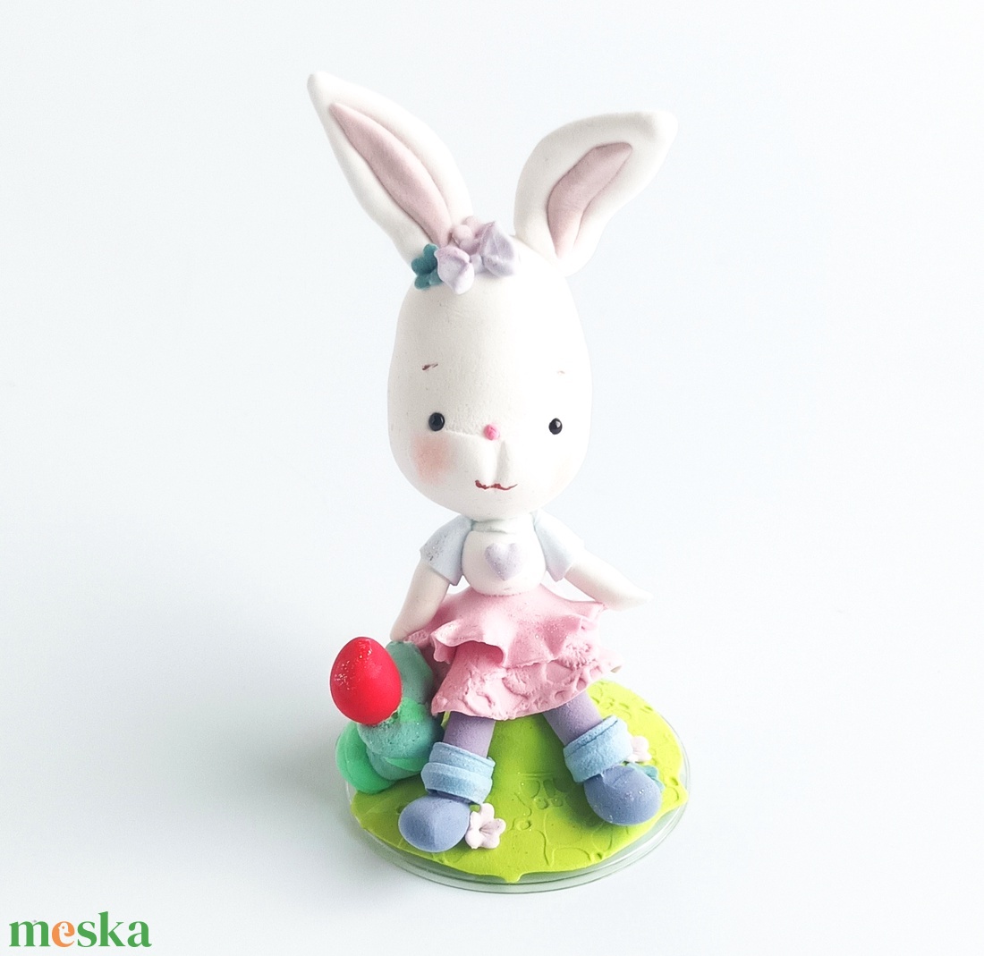 Nyuszi kislány tojással - esküvő - dekoráció - asztaldísz - Meska.hu