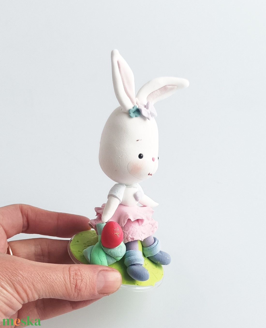 Nyuszi kislány tojással - esküvő - dekoráció - asztaldísz - Meska.hu