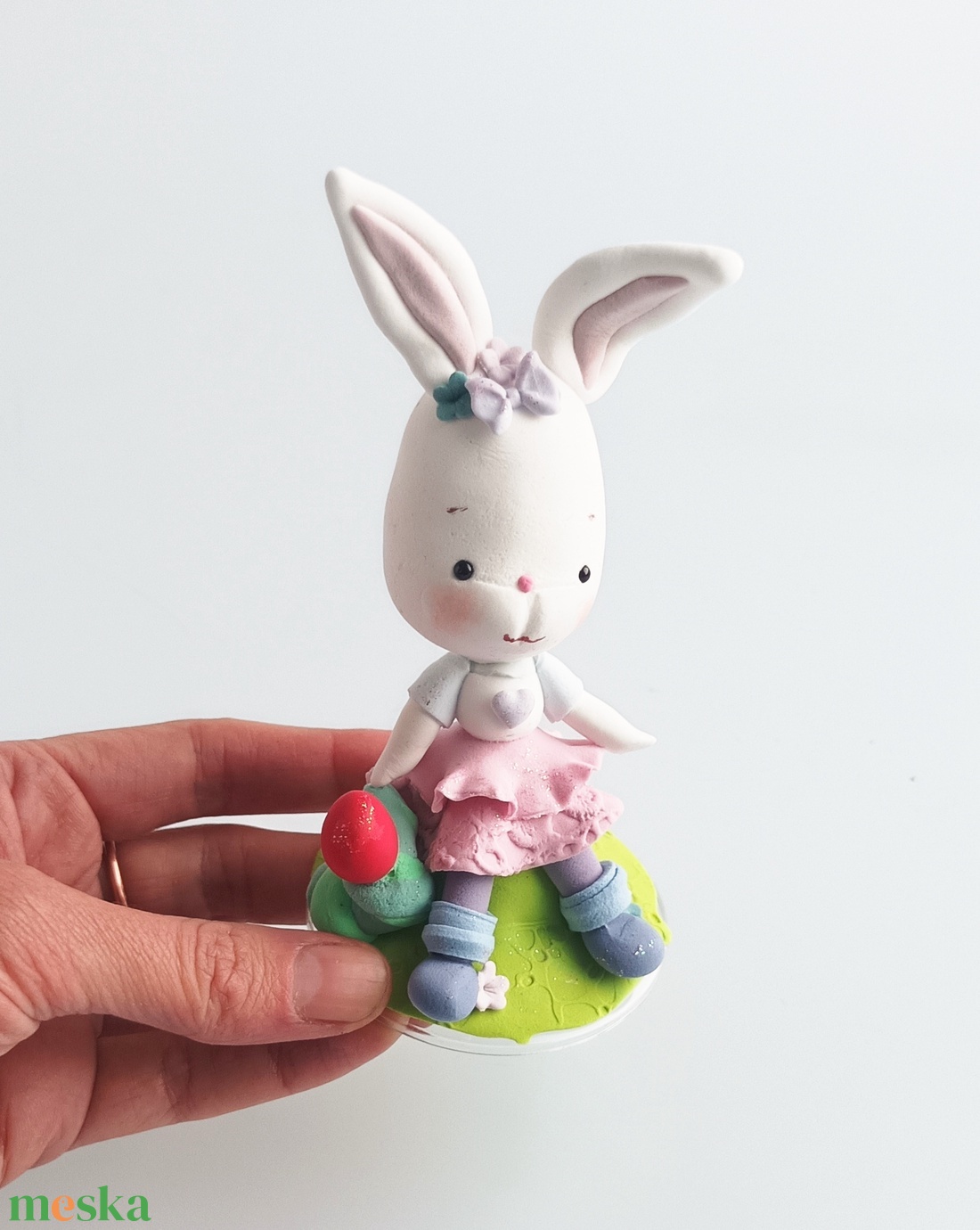 Nyuszi kislány tojással - esküvő - dekoráció - asztaldísz - Meska.hu