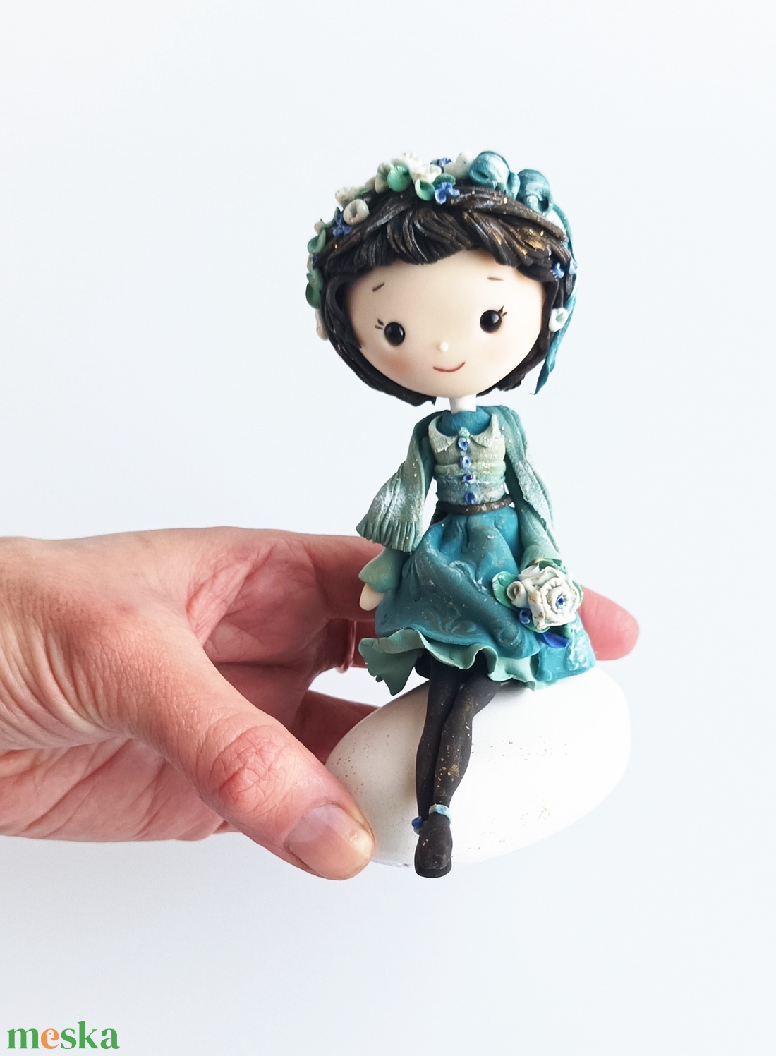 Kislány kavicson - otthon & életmód - dekoráció - dísztárgy - Meska.hu