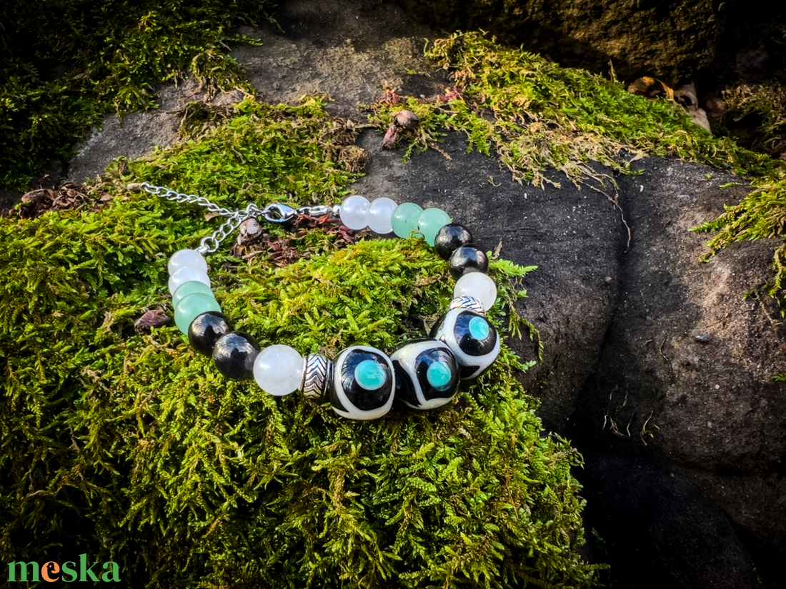 SKOGSÖGA - Replika viking üveggyöngy karkötő ásványokkal (történelmi ihletésű) - ékszer - karkötő - gyöngyös karkötő - Meska.hu