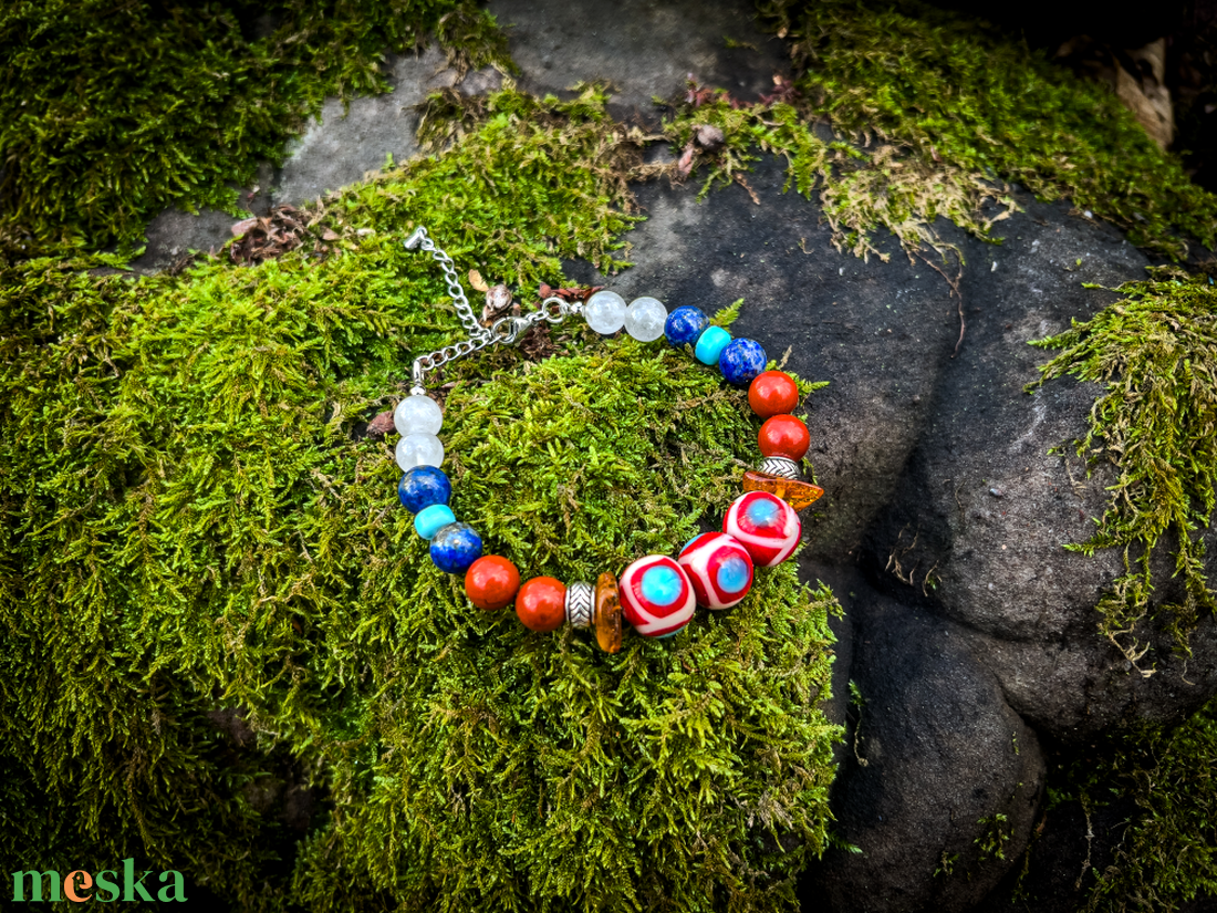 DALARFLAMMA - Replika viking üveggyöngy karkötő ásványokkal (történelmi ihletésű) - ékszer - karkötő - gyöngyös karkötő - Meska.hu