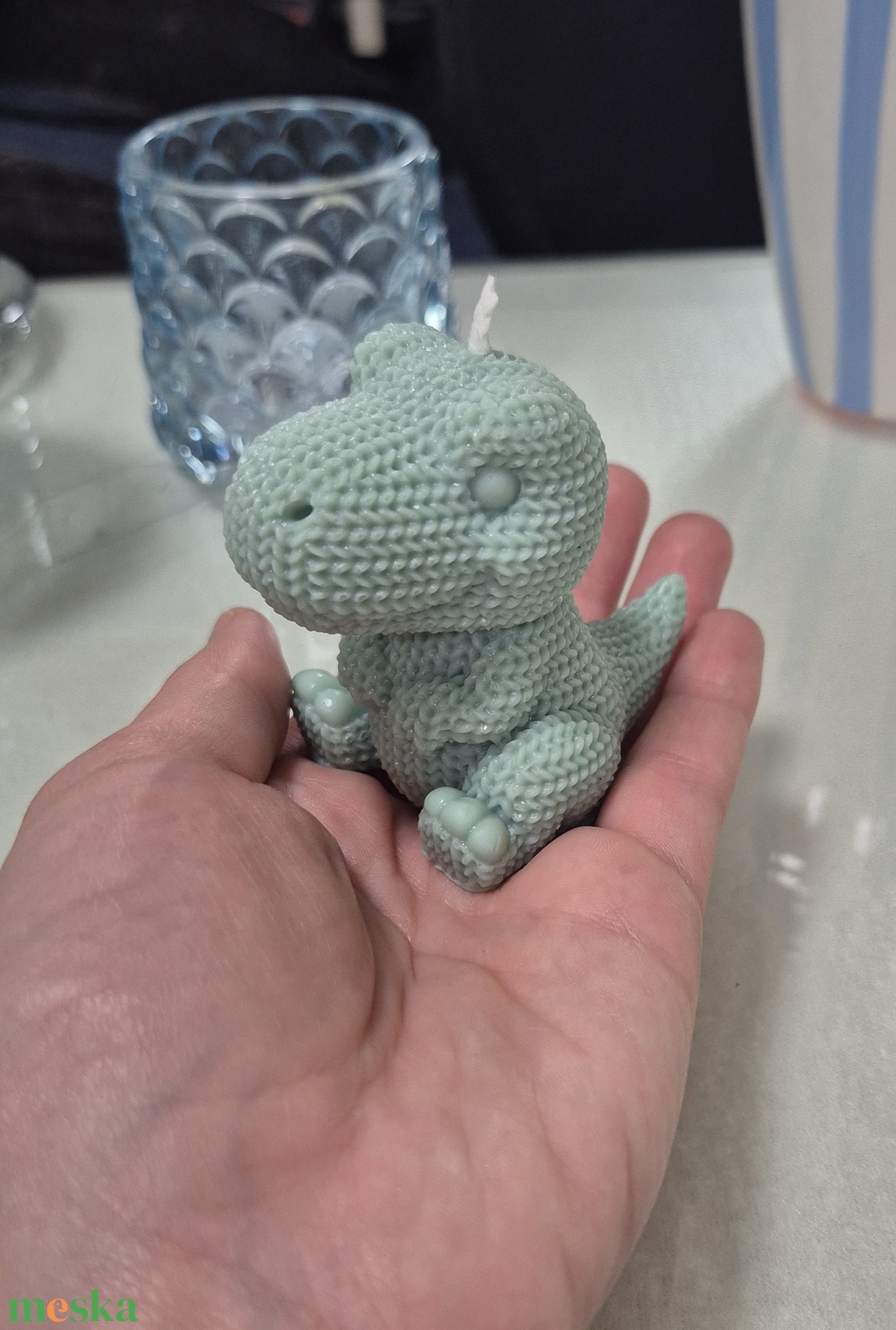  T-rex formagyertya kötött mintával - otthon & életmód - gyertya, illat, aroma - gyertya - Meska.hu