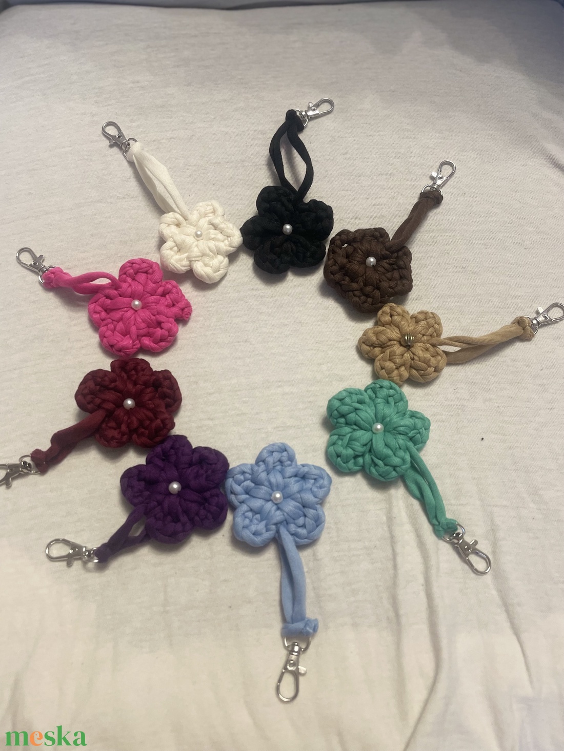 Loop Virág alakú charm - táska & tok - kulcstartó & táskadísz - táskadísz - Meska.hu