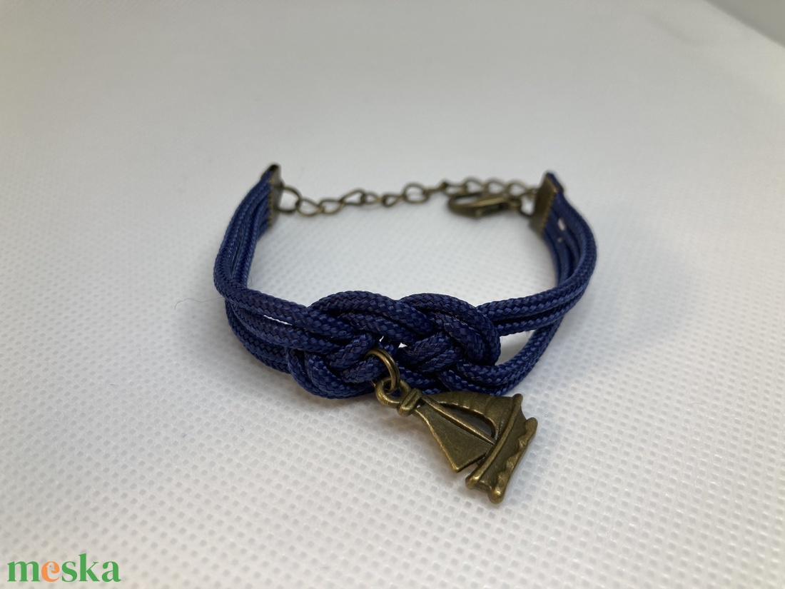 Csomó karkötő charmmal - ékszer - karkötő - charm karkötő - Meska.hu Csomó karkötő charmmal - ékszer - karkötő - charm karkötő - Meska.hu