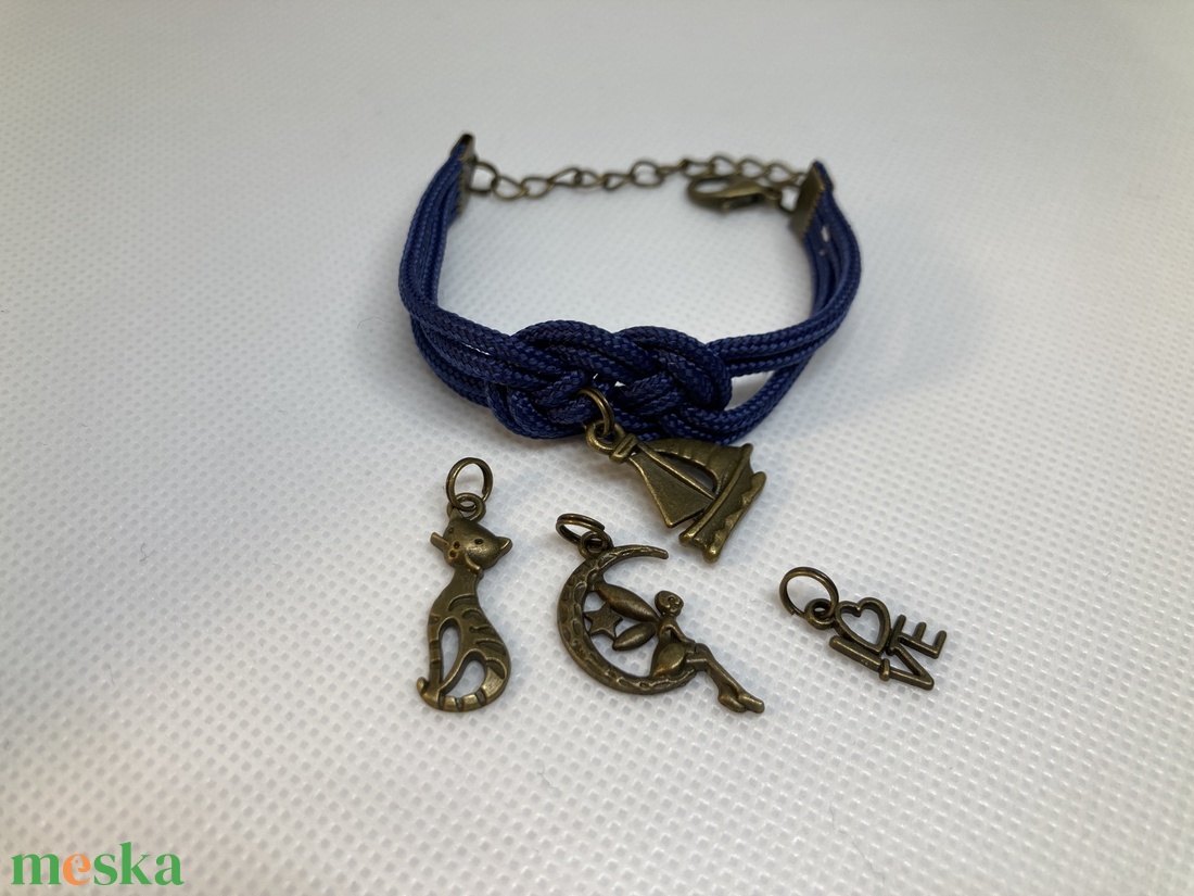 Csomó karkötő charmmal - ékszer - karkötő - charm karkötő - Meska.hu Csomó karkötő charmmal - ékszer - karkötő - charm karkötő - Meska.hu