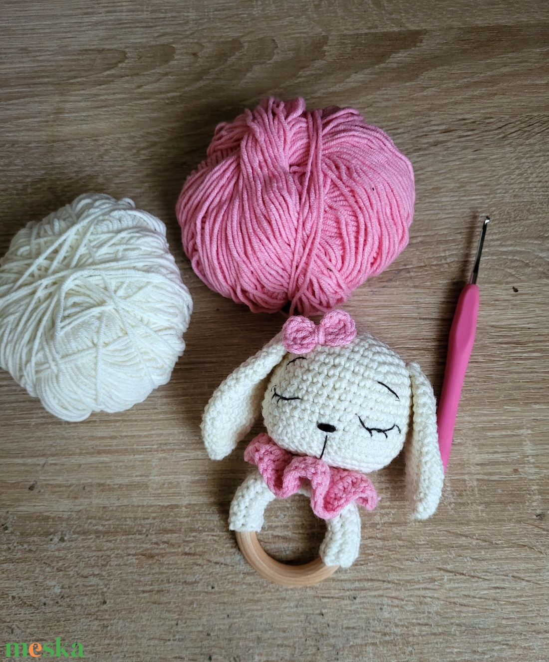 Horgolt nyuszi  csörgő amigurumi - játék & sport - 3 éves kor alattiaknak - csörgő - Meska.hu