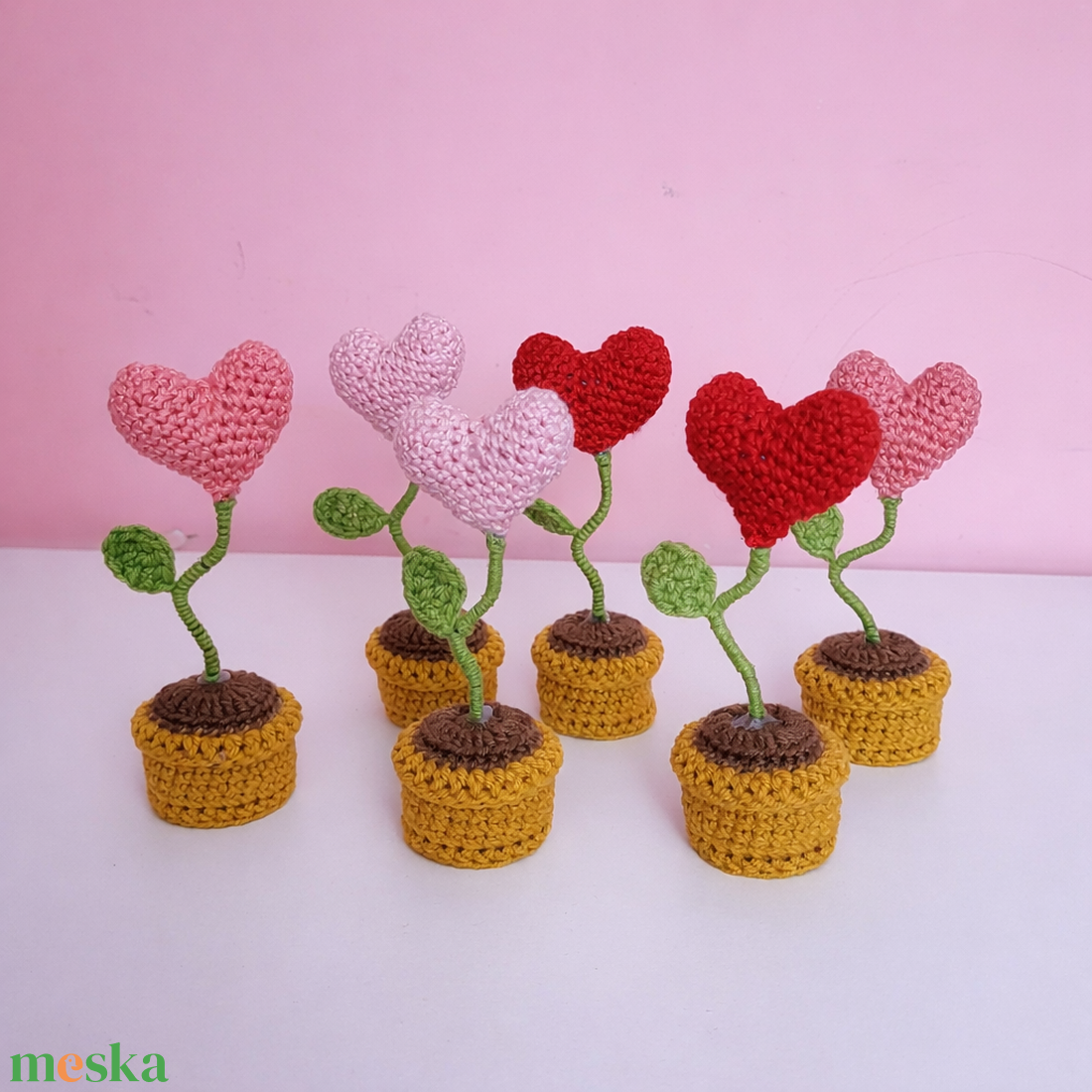Horgolt szív virág kaspóban - otthon & életmód - virágdekoráció - virágok - szálas virág - Meska.hu