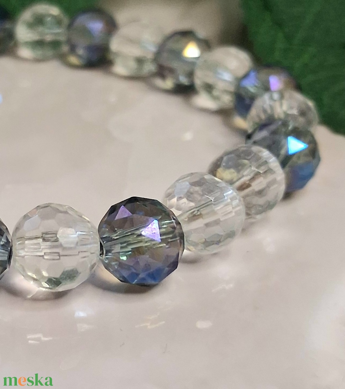 Fazettált kék aurakvarc és hegyikristály karkötő - ékszer - karkötő - ásványkarkötő - Meska.hu