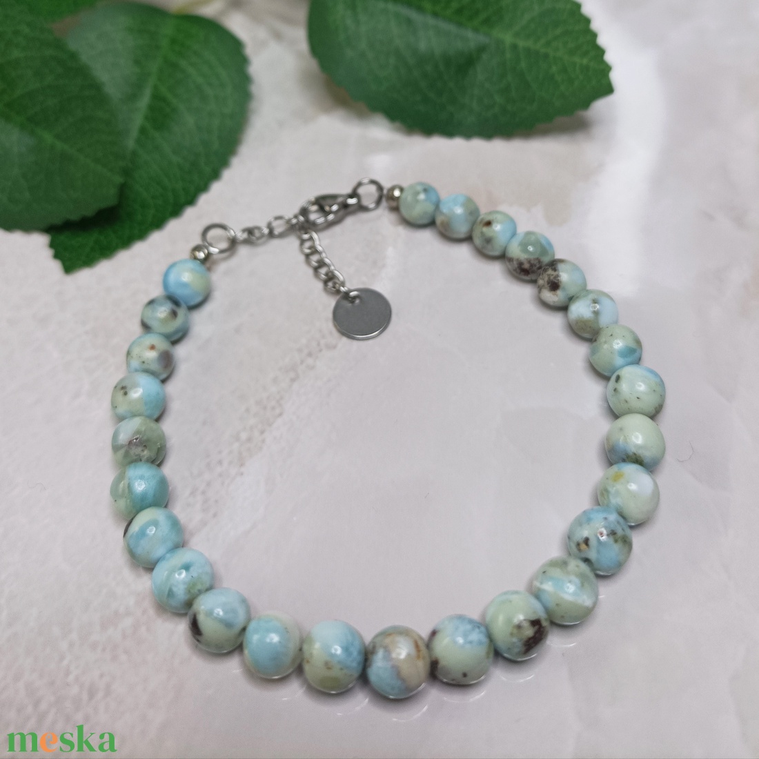 Larimar ásvány karkötő � természetes, kevert mintázatú 6 mm-es gyöngyökből - ékszer - karkötő - ásványkarkötő - Meska.hu