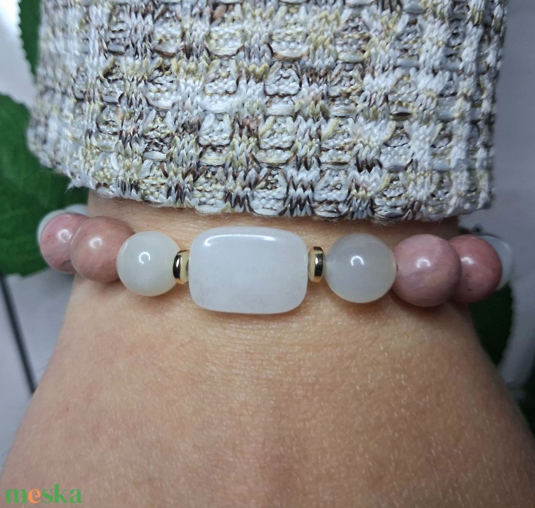 Rodonit, holdkő és fehér jáde ásvány karkötő hematit köztesekkel - ékszer - karkötő - ásványkarkötő - Meska.hu
