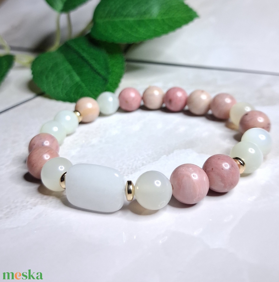 Rodonit, holdkő és fehér jáde ásvány karkötő hematit köztesekkel - ékszer - karkötő - ásványkarkötő - Meska.hu