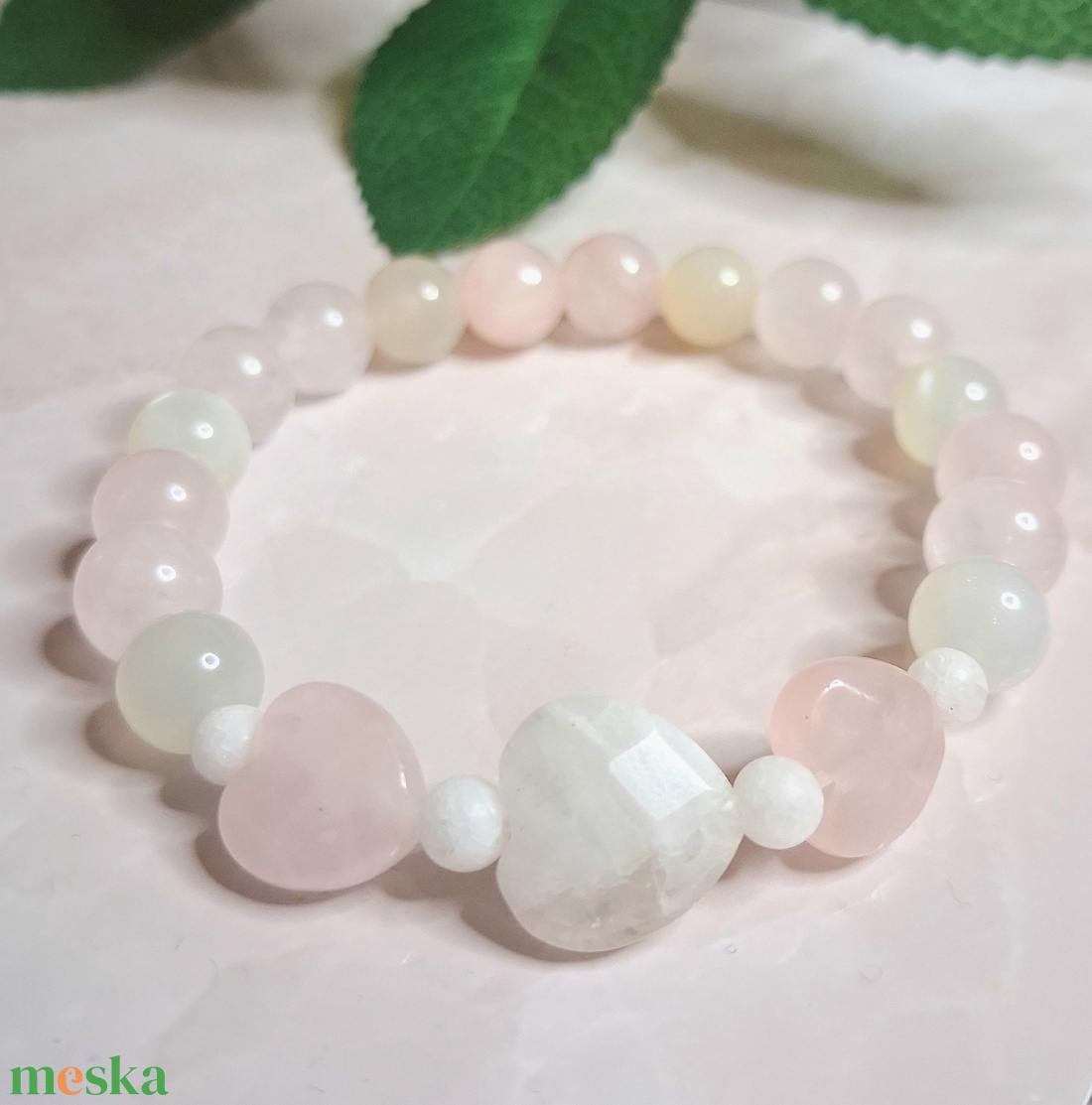 Ásvány karkötő holdkővel és rózsakvarccal � szív alakú kövekkel - ékszer - karkötő - ásványkarkötő - Meska.hu