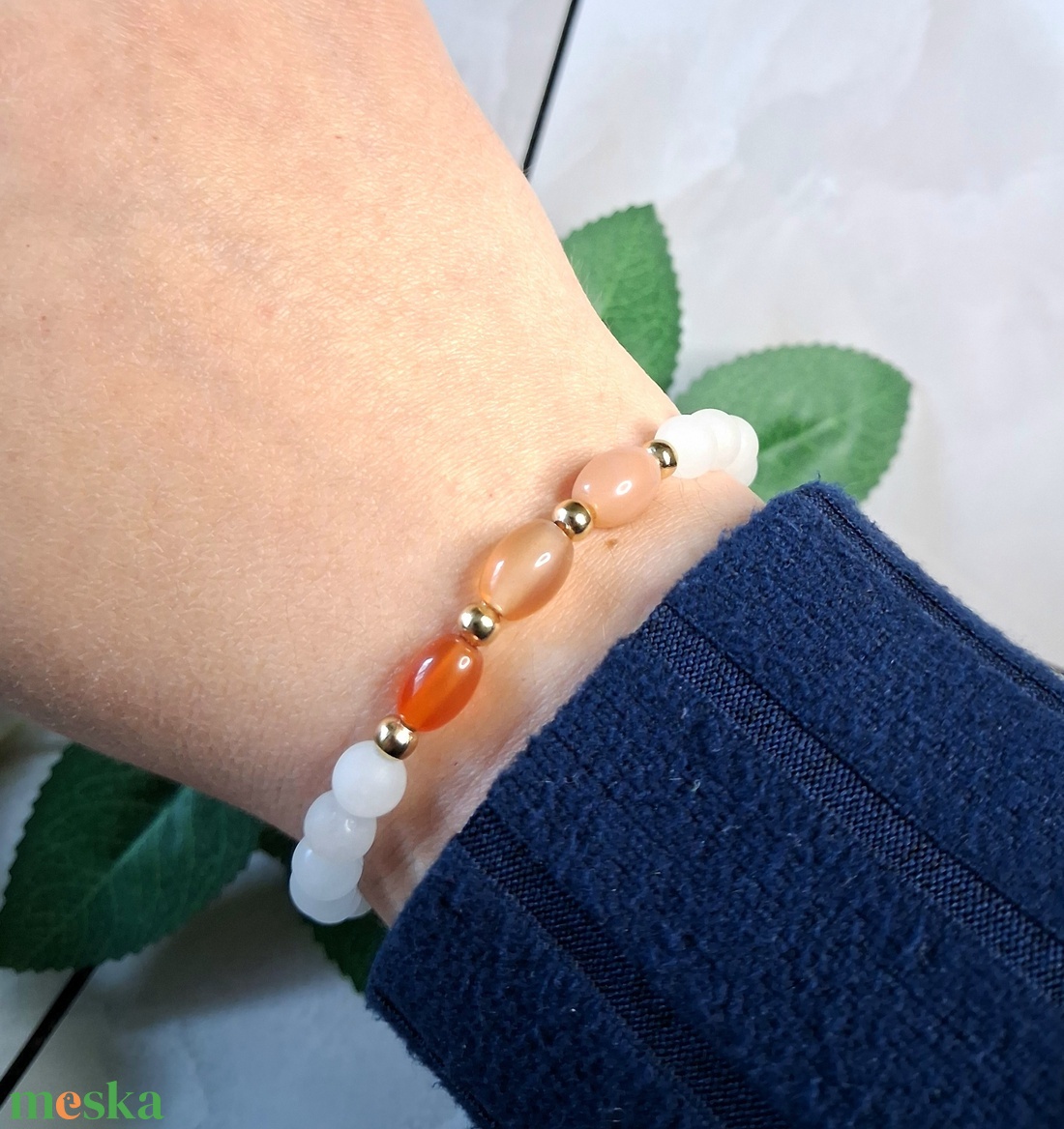 Ásvány ékszerszett karneollal és matt fehér jádéval � karkötő és fülbevaló - ékszer - ékszerszett - Meska.hu