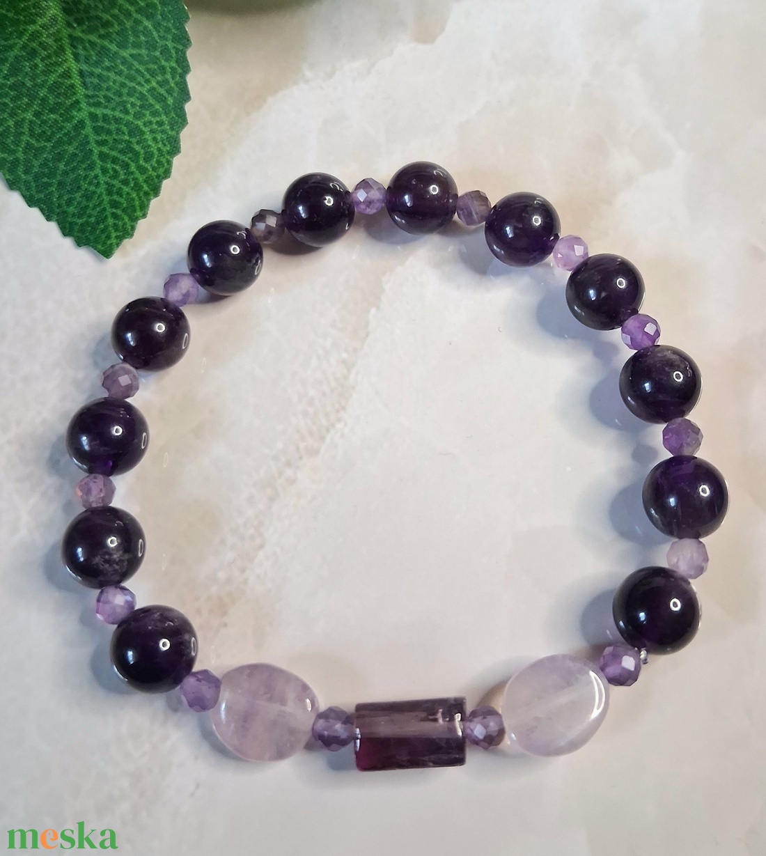 Ametiszt ásvány karkötő � gömb, fazettált és hengeres ametiszt gyöngyökkel - ékszer - karkötő - ásványkarkötő - Meska.hu