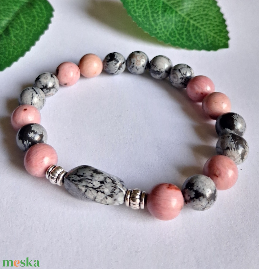 Hópehely obszidián és rodonit-tulit ásvány karkötő � kontrasztos, mégis lágy - ékszer - karkötő - ásványkarkötő - Meska.hu