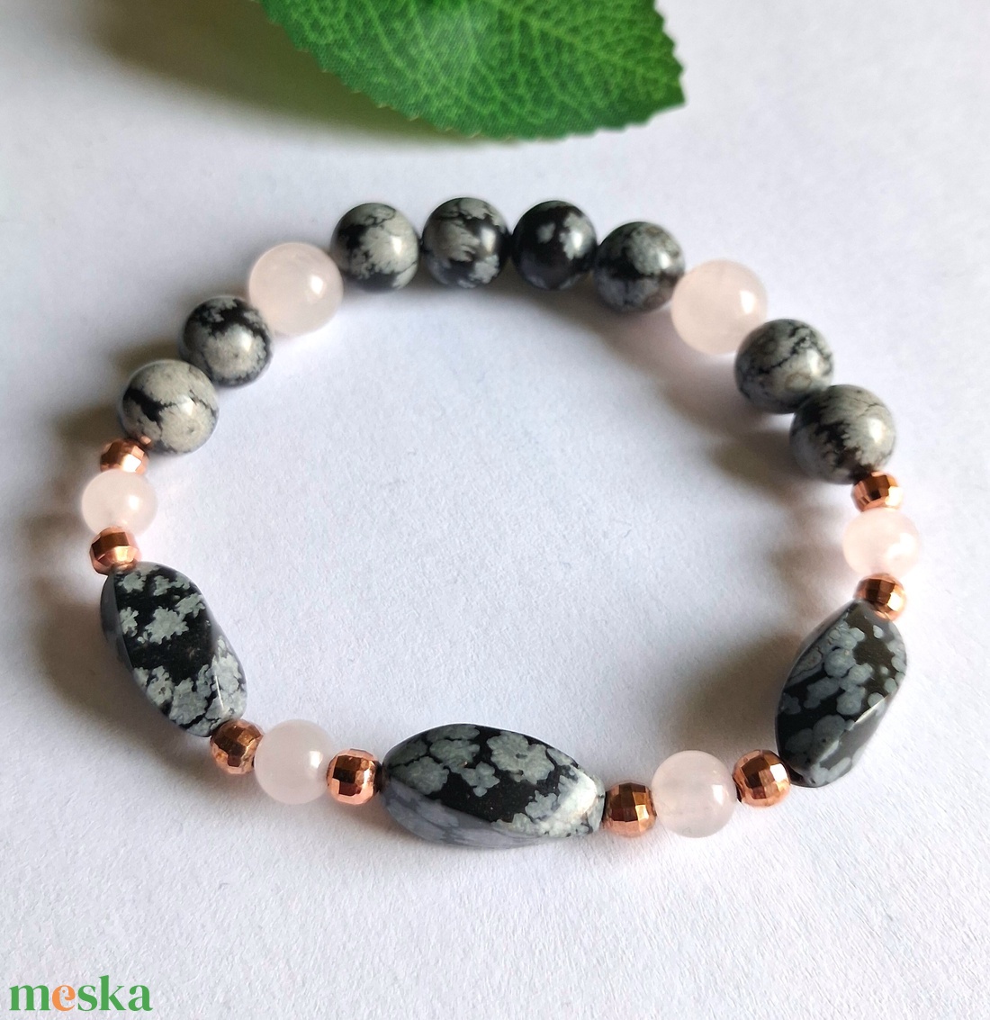 Rózsakvarc és hópehely obszidián karkötő � nőies, elegáns ásvány karkötő, különleges forma - ékszer - karkötő - ásványkarkötő - Meska.hu