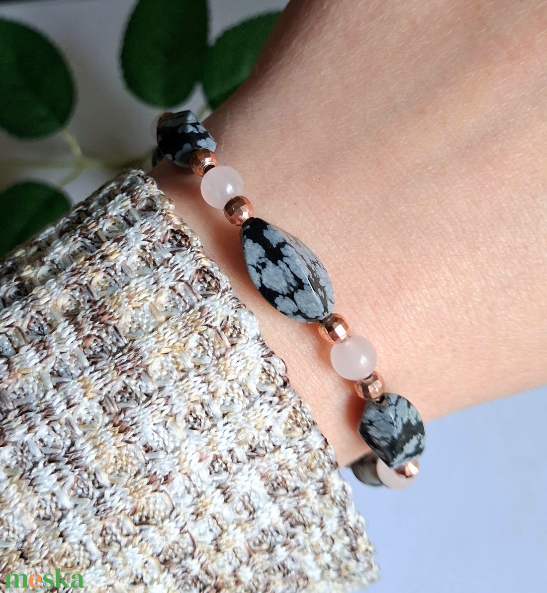 Rózsakvarc és hópehely obszidián karkötő � nőies, elegáns ásvány karkötő, különleges forma - ékszer - karkötő - ásványkarkötő - Meska.hu