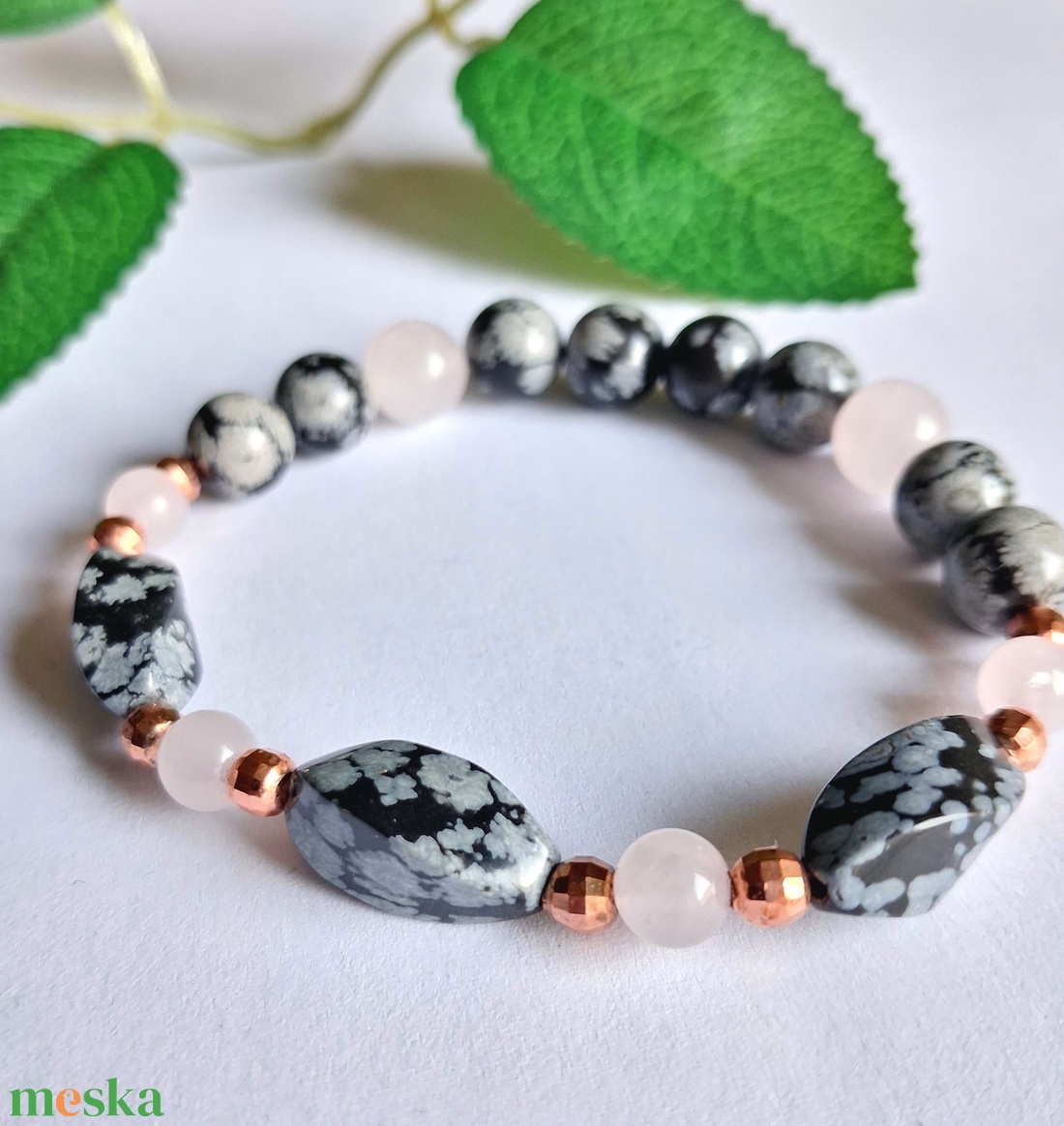 Rózsakvarc és hópehely obszidián karkötő � nőies, elegáns ásvány karkötő, különleges forma - ékszer - karkötő - ásványkarkötő - Meska.hu