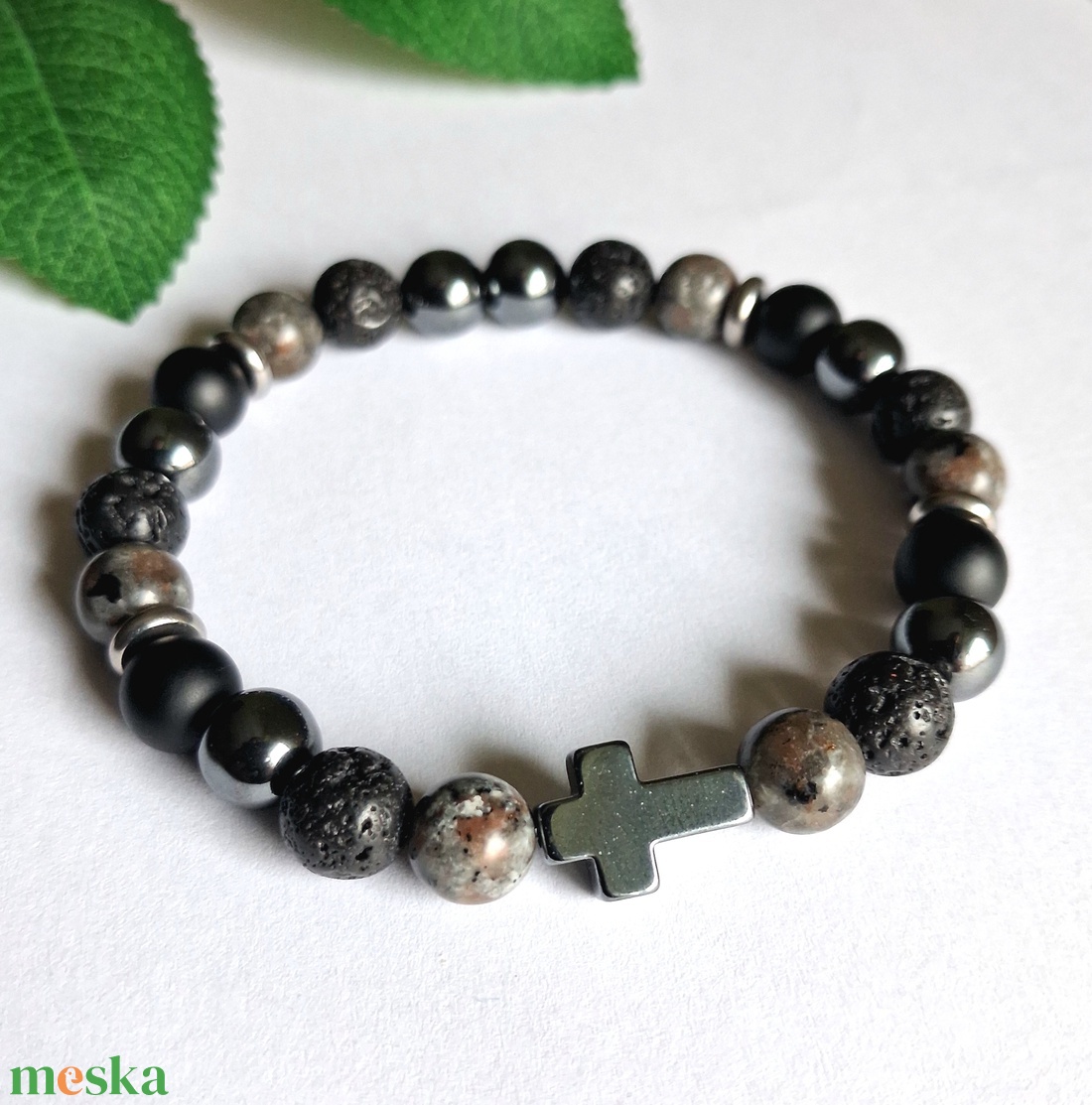 Karakteres férfi karkötő hematit kereszttel, yooperlittel, lávakővel - ékszer - karkötő - ásványkarkötő - Meska.hu