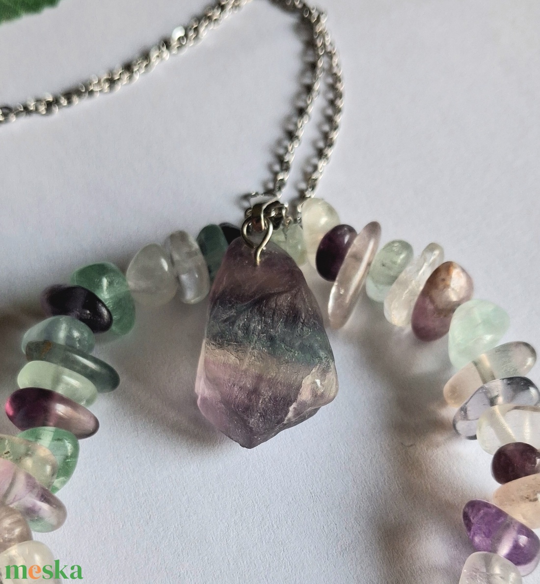 Fluorit ásvány ékszerszett- splitter karkötő, nemesacél nyaklánc nyers fluorit medállal - ékszer - ékszerszett - Meska.hu