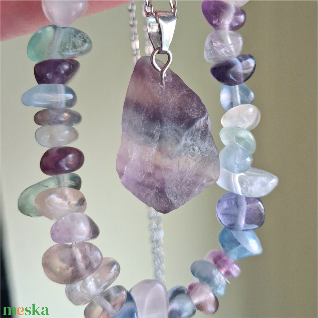 Fluorit ásvány ékszerszett- splitter karkötő, nemesacél nyaklánc nyers fluorit medállal - ékszer - ékszerszett - Meska.hu