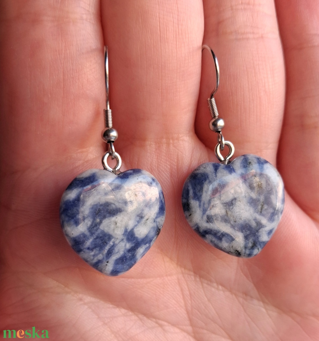 Szodalit ásvány fülbevaló- szív alakú - ékszer - fülbevaló - lógó fülbevaló - Meska.hu