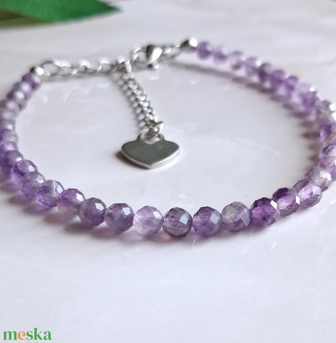 Ametiszt ásvány karkötő, 4 mm-es fazettált ametiszt gyöngyökből, nemesacél szerelékkel - ékszer - karkötő - ásványkarkötő - Meska.hu