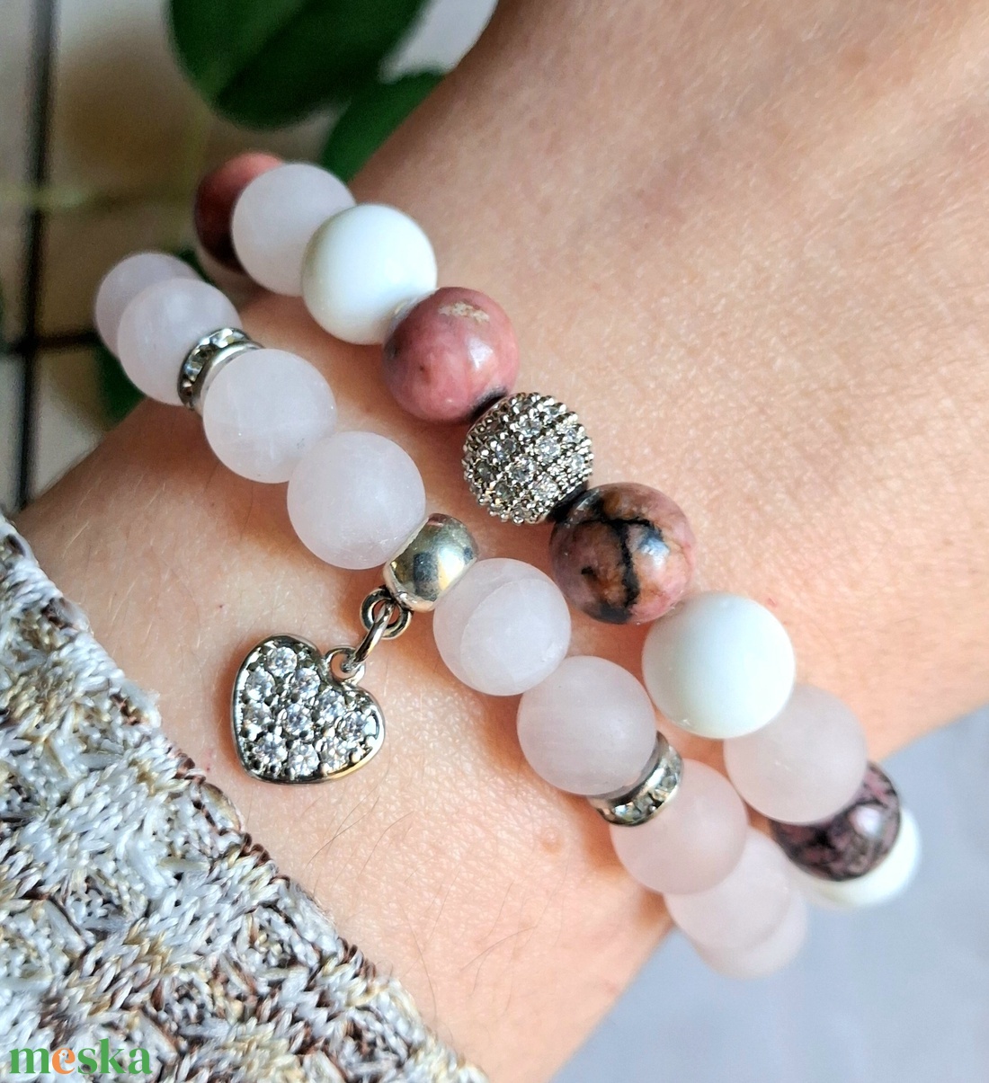 Rózsakvarc és rodonit ásvány karkötő szett � szívcsakra, szív medállal - ékszer - karkötő - ásványkarkötő - Meska.hu