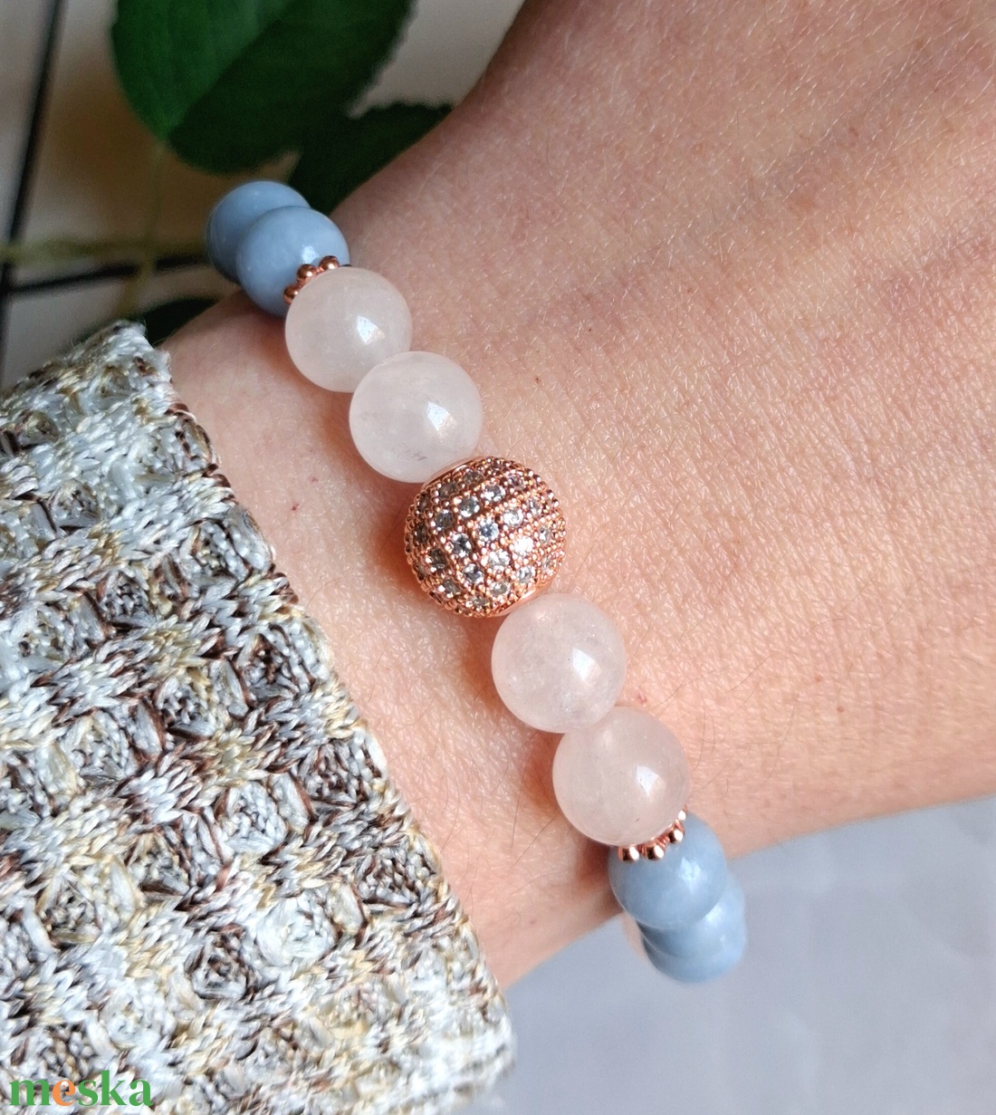 Rózsakvarc és angelit nőies ásvány karkötő rose gold cirkóniás gömbbel - ékszer - karkötő - ásványkarkötő - Meska.hu