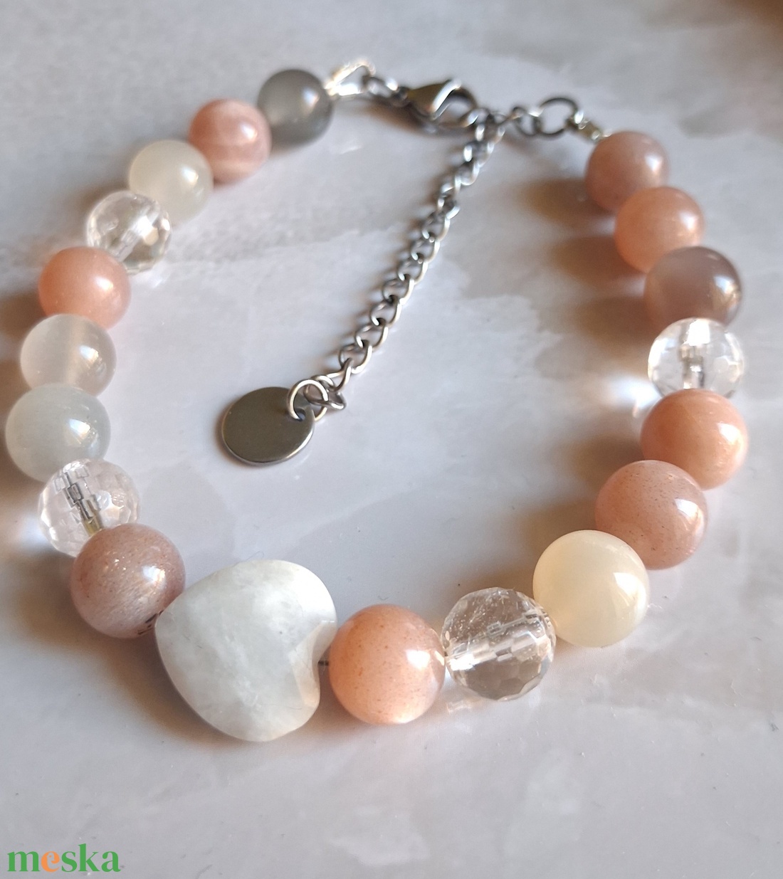 Anyák napi ajándék: ásvány karkötő díszdobozban, kísérőkártyával- holdkő és hegyikristály - ékszer - karkötő - ásványkarkötő - Meska.hu