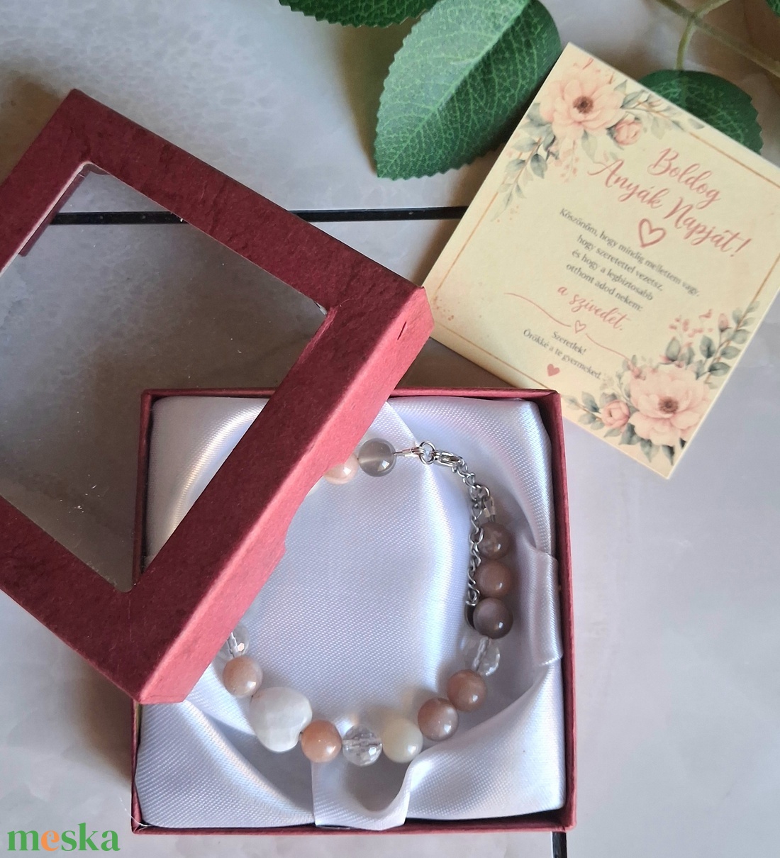 Anyák napi ajándék: ásvány karkötő díszdobozban, kísérőkártyával- holdkő és hegyikristály - ékszer - karkötő - ásványkarkötő - Meska.hu