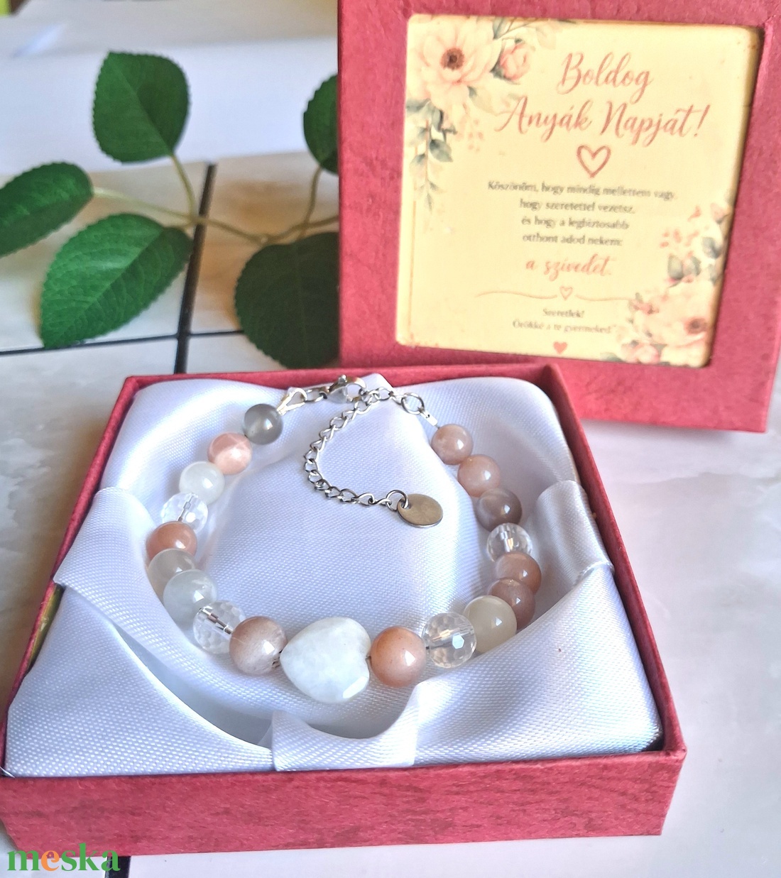 Anyák napi ajándék: ásvány karkötő díszdobozban, kísérőkártyával- holdkő és hegyikristály - ékszer - karkötő - ásványkarkötő - Meska.hu