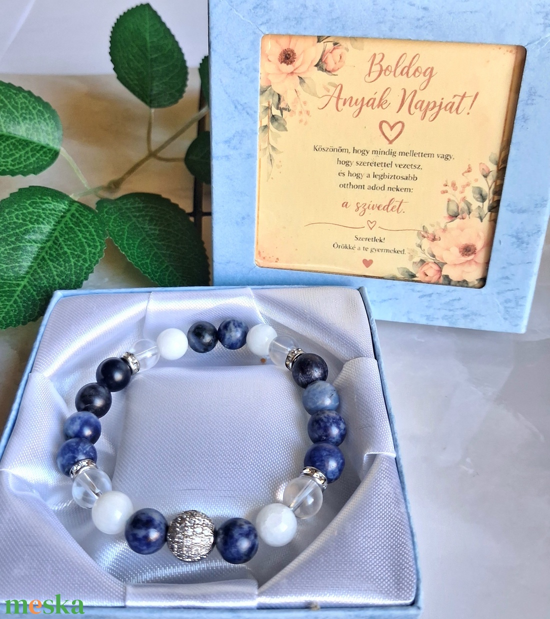 Anyák napi ajándék: ásvány karkötő díszdobozban, kísérőkártyával- szodalit, jáde, hegyikristály - ékszer - karkötő - ásványkarkötő - Meska.hu