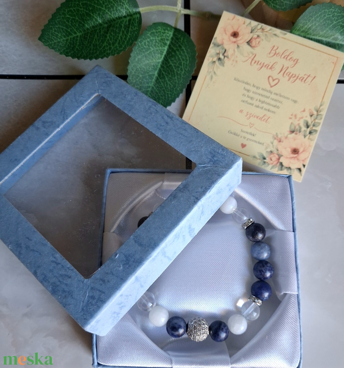 Anyák napi ajándék: ásvány karkötő díszdobozban, kísérőkártyával- szodalit, jáde, hegyikristály - ékszer - karkötő - ásványkarkötő - Meska.hu