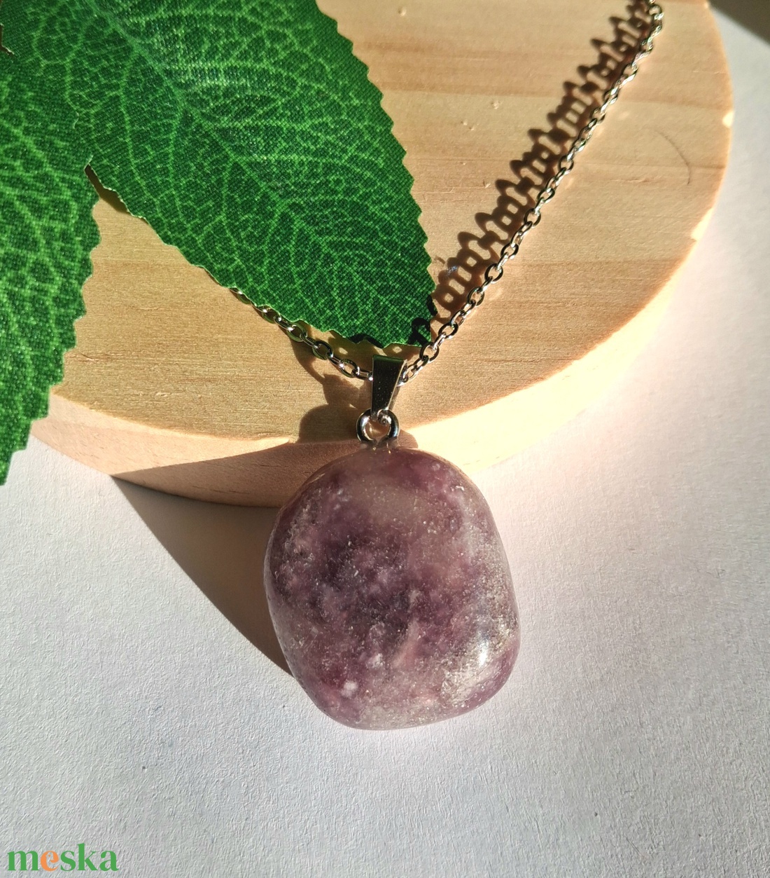 Lila lepidolit ásvány medál vékony nemesacél láncon � 50 cm - ékszer - nyaklánc - medálos nyaklánc - Meska.hu