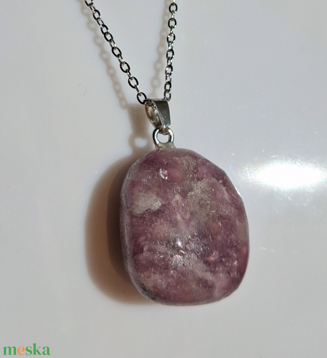Lila lepidolit ásvány medál vékony nemesacél láncon � 50 cm - ékszer - nyaklánc - medálos nyaklánc - Meska.hu
