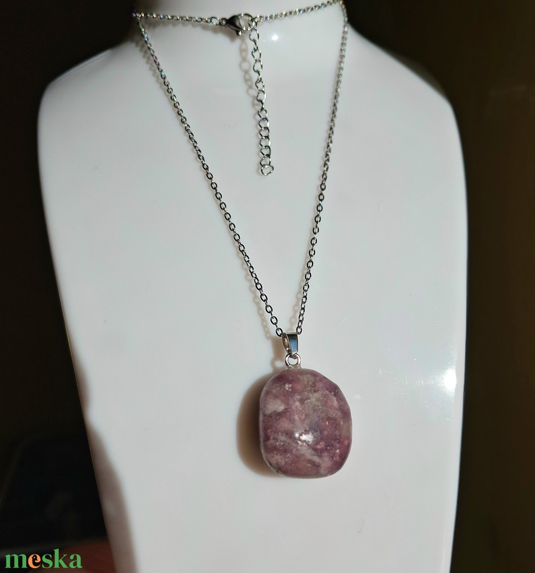 Lila lepidolit ásvány medál vékony nemesacél láncon � 50 cm - ékszer - nyaklánc - medálos nyaklánc - Meska.hu