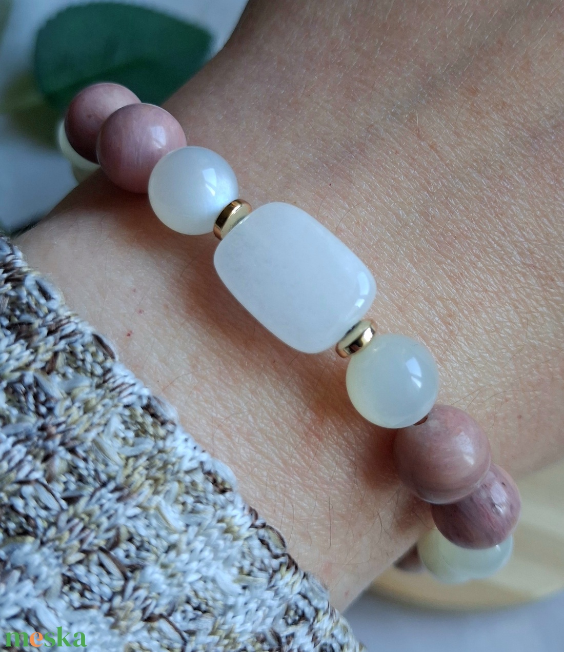 Rodonit tulit, holdkő és fehér jáde ásvány karkötő hematit köztesekkel - ékszer - karkötő - ásványkarkötő - Meska.hu