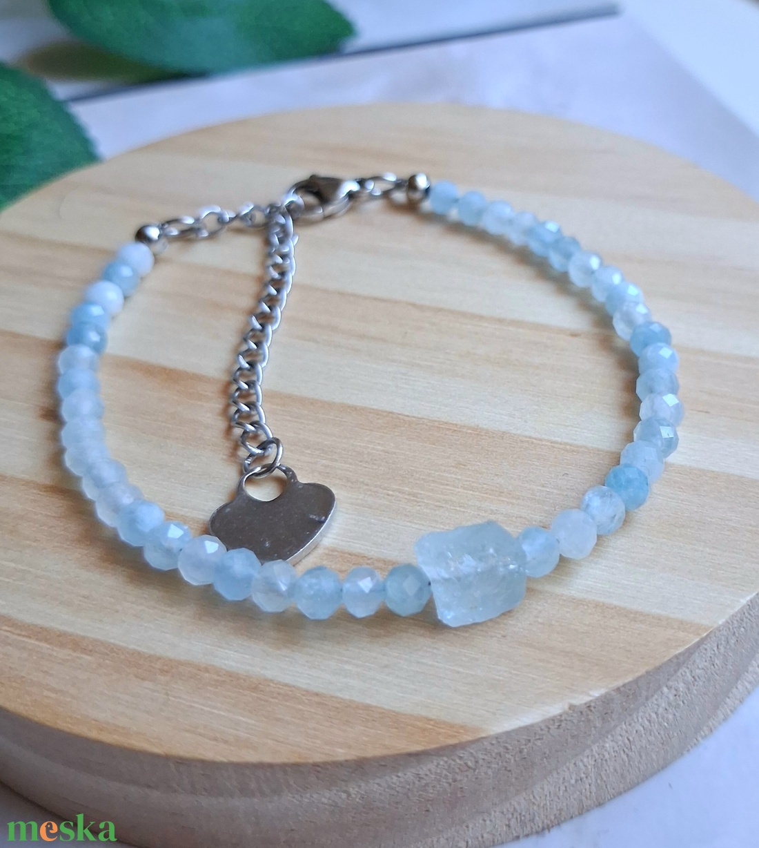 Akvamarin ásvány karkötő sodronyon � fazettált és nyers akvamarinnal - ékszer - karkötő - ásványkarkötő - Meska.hu