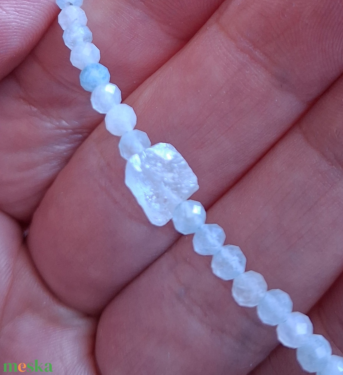 Akvamarin ásvány karkötő sodronyon � fazettált és nyers akvamarinnal - ékszer - karkötő - ásványkarkötő - Meska.hu