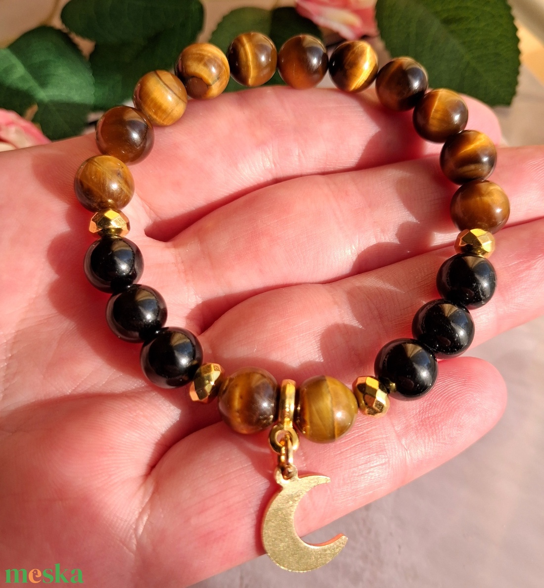 Tigrisszem ásvány karkötő fekete turmalinnal, félhold medállal - ékszer - karkötő - ásványkarkötő - Meska.hu