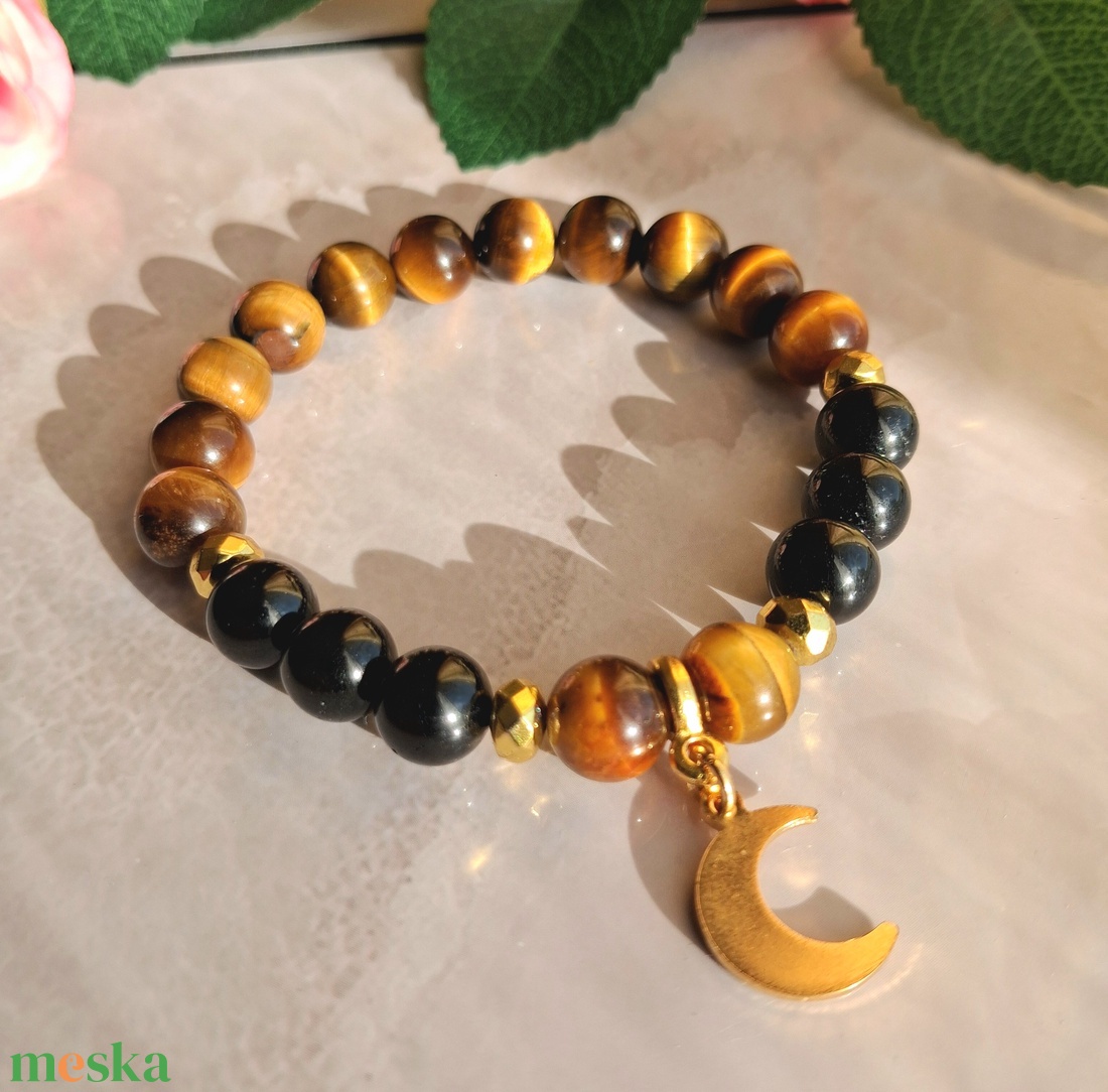 Tigrisszem ásvány karkötő fekete turmalinnal, félhold medállal - ékszer - karkötő - ásványkarkötő - Meska.hu