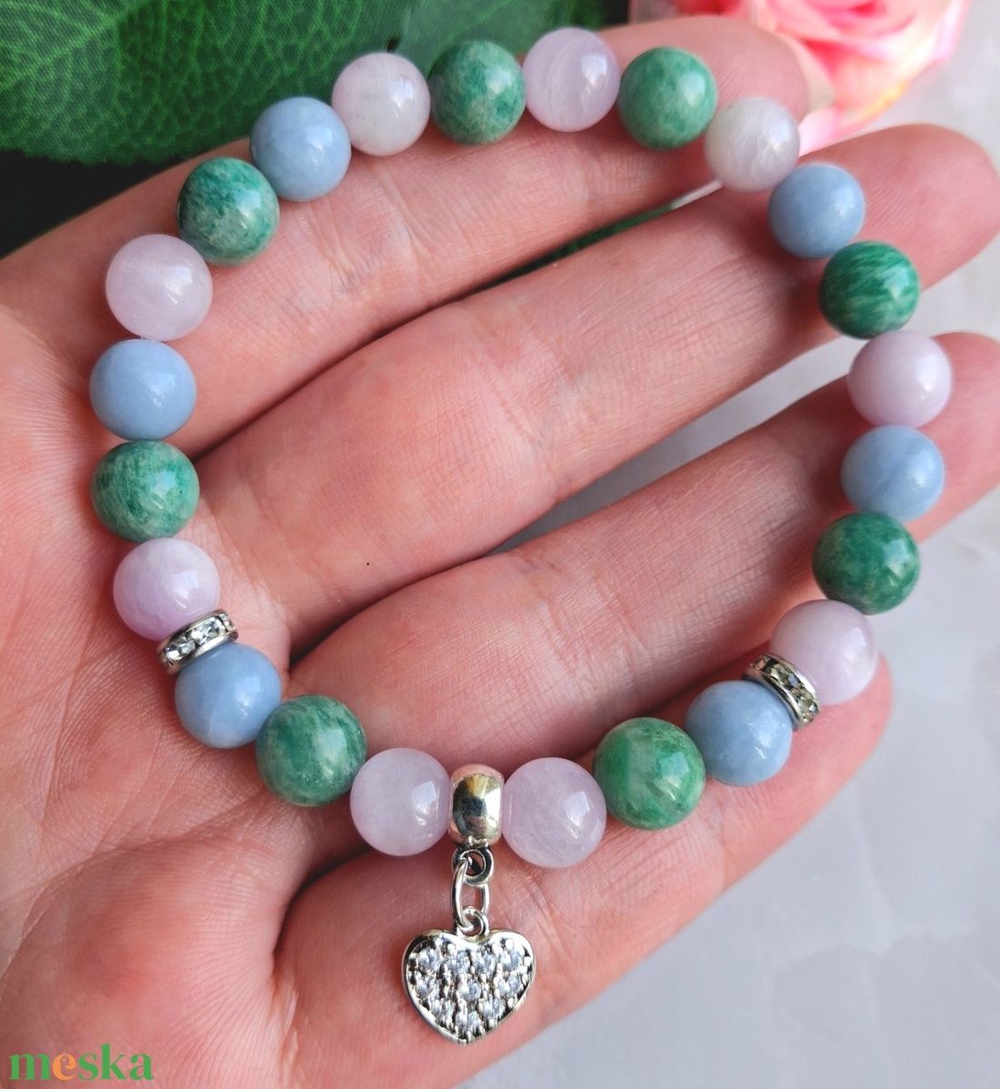 Kunzit, orosz amazonit és angelit ásvány karkötő cirkóniás szív medállal - ékszer - karkötő - ásványkarkötő - Meska.hu