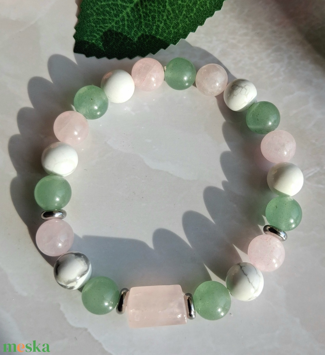 Rózsakvarc, aventurin és howlit ásvány karkötő, rózsakvarc hasábbal - ékszer - karkötő - ásványkarkötő - Meska.hu