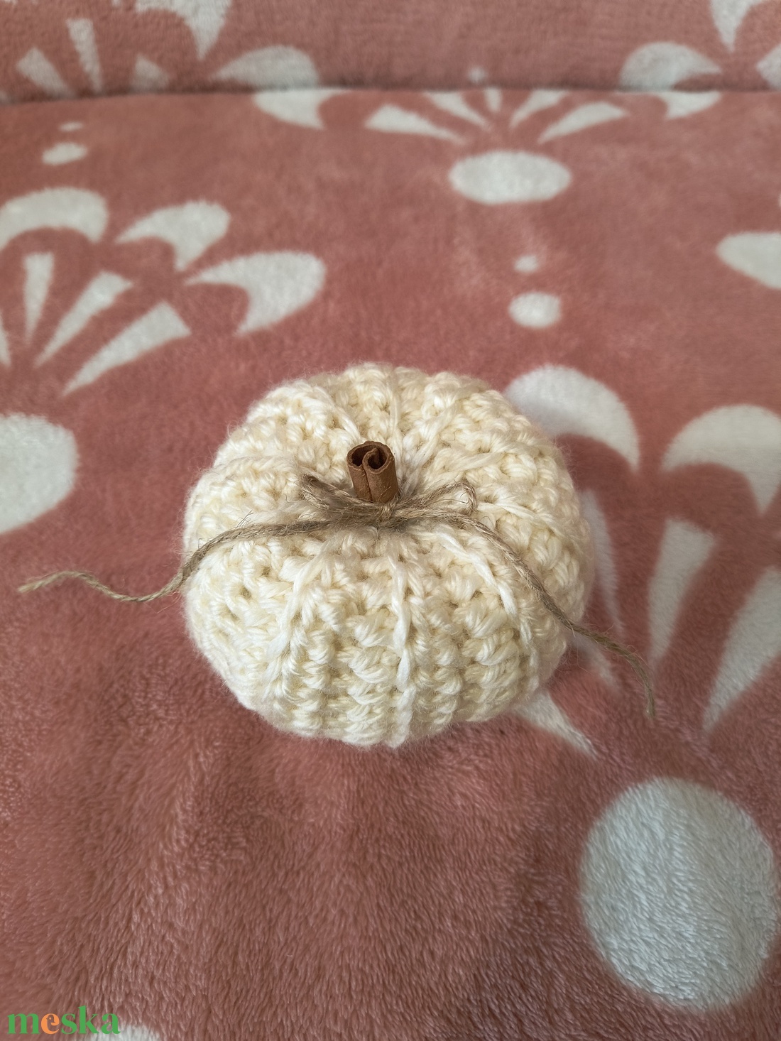 Mini horgolt tök, fahéj rúddal - kellékek & szerszámok - dekorációs kellékek - őszi dekor - őszi dekortök - Meska.hu