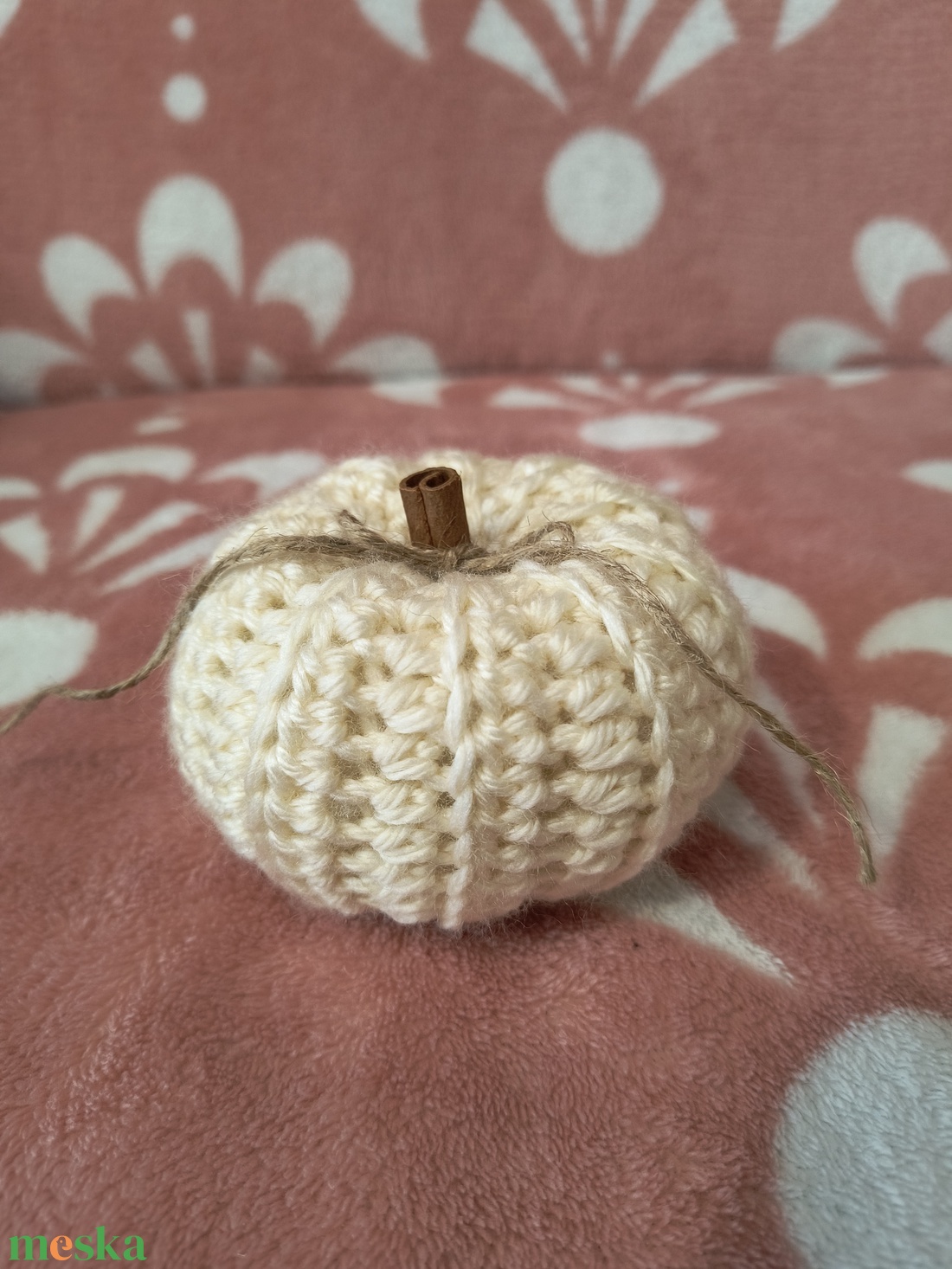 Mini horgolt tök, fahéj rúddal - kellékek & szerszámok - dekorációs kellékek - őszi dekor - őszi dekortök - Meska.hu