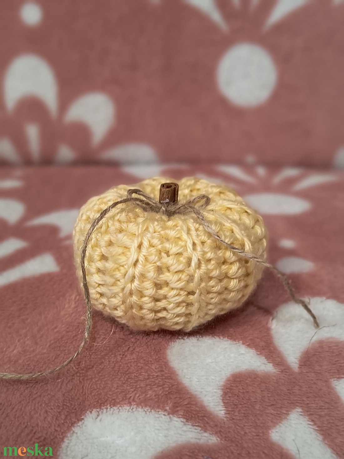 Mini horgolt tök, fahéj rúddal - kellékek & szerszámok - dekorációs kellékek - őszi dekor - őszi dekortök - Meska.hu