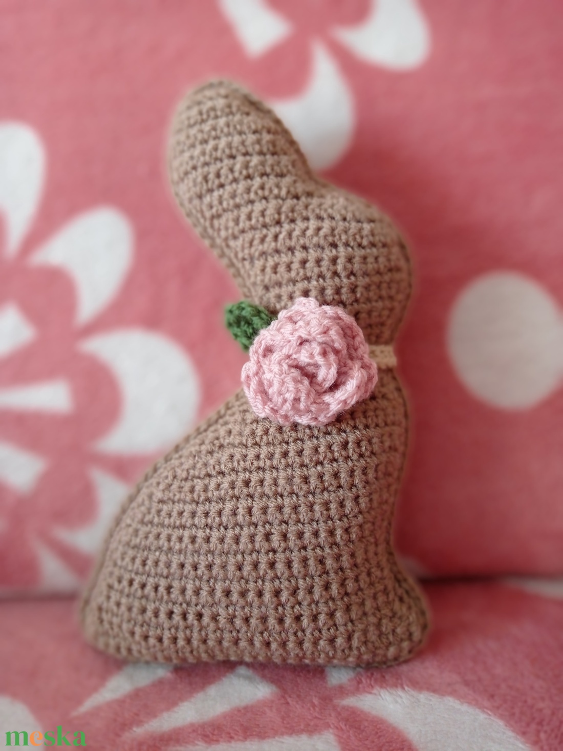 Amigurumi Húsvéti nyúl rózsával - kellékek & szerszámok - dekorációs kellékek - figurák - Meska.hu
